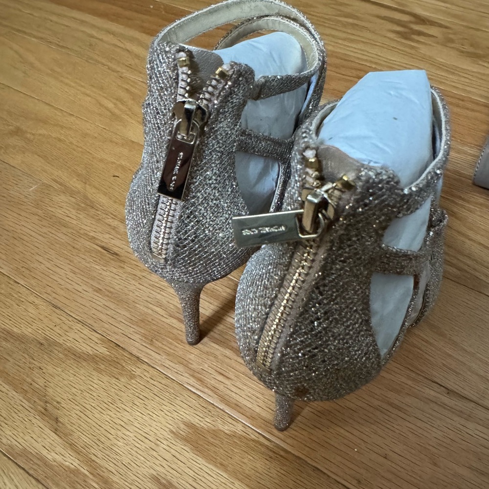 MICHAEL Michael Kors Dorothy Flex Glitter Chain-Mesh Pump. - Picture 5 of 6